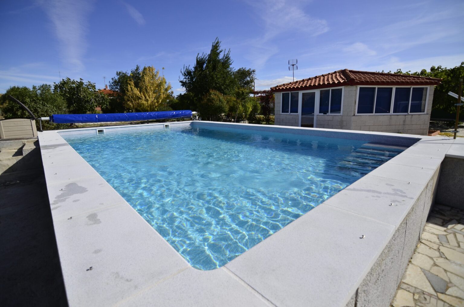 Reparación de gresite y coronación de piscinas por Cameros